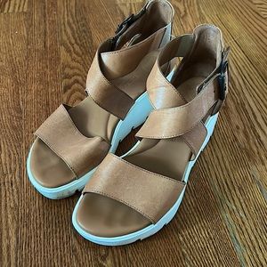 Pedro Garcia luggage leather sandals with white soles sz 7 1/2